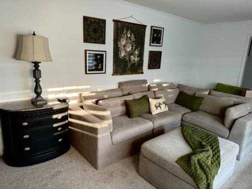 Jones County Villa | Retro Luxe