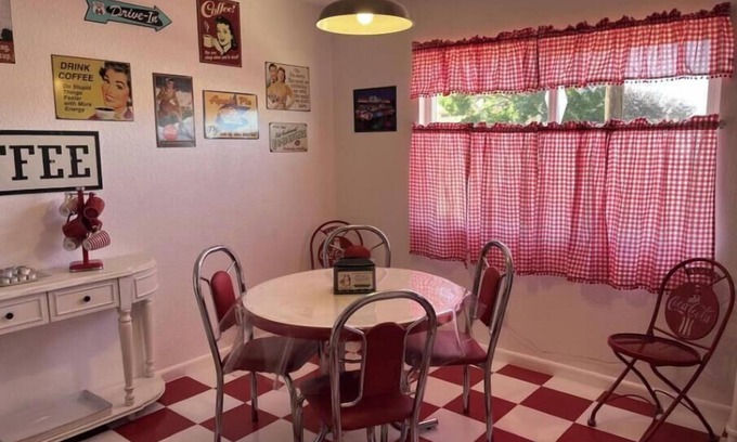 Kingman Apartment | Retro unit#3