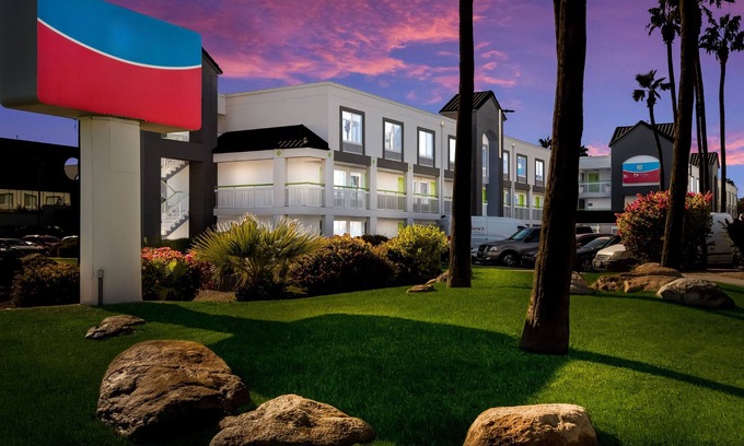 Paradise Valley Village Hotel | Revival Scottsdale Studios