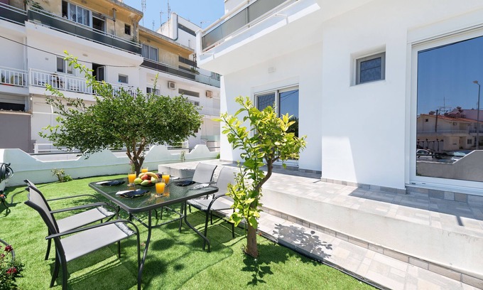 Petaloudes Apartment | Rhodes Rose flat with garden and jacuzzi