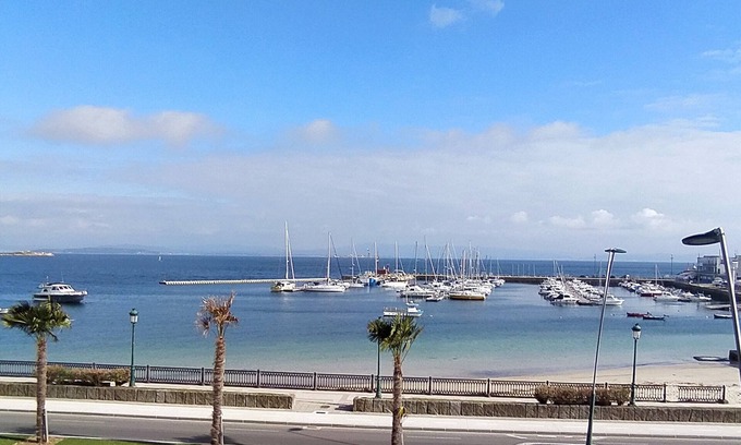 Dean Pequeno Apartment | Ribeira: 1 st beachfront with magnificent views of the ria de Arosa