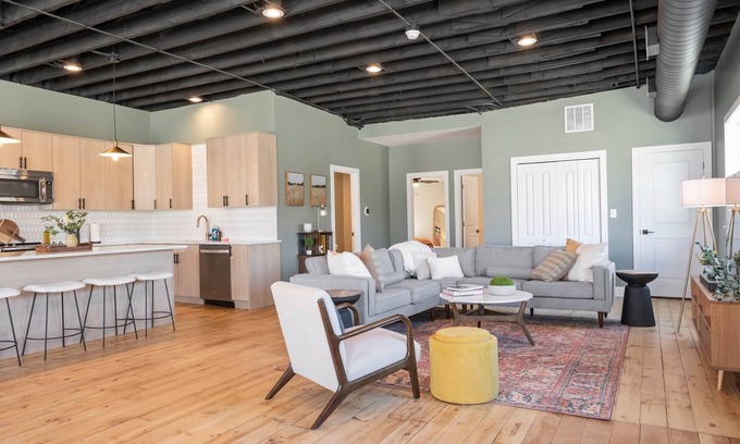 Richmond Apartment | Richmond No. 267 Boutique Loft Apartment