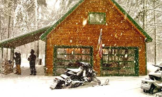 Paradise Cabin | Riders Paradise. Bunkhouse within seconds of the trail on all season road.