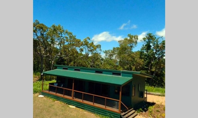 Woodwark House | Ridge Cabin - Stunning Views - 5km From Neighbours