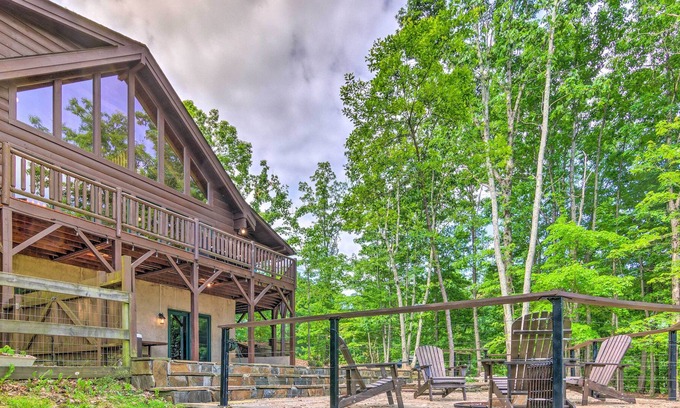 Vein Mountain Cabin | 'Ridgetop View' Nebo Cabin: Hot Tub, Fire Pit