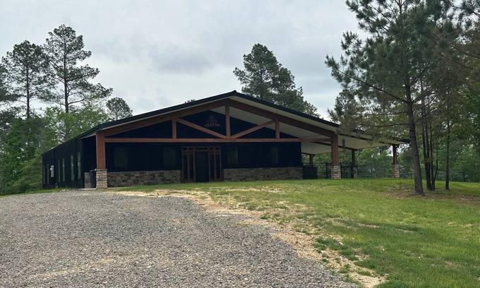 Kirby House | Ridgeview at Kirby Landing - Sleeps 14- 1 mile to boat landing at Lake Greeson