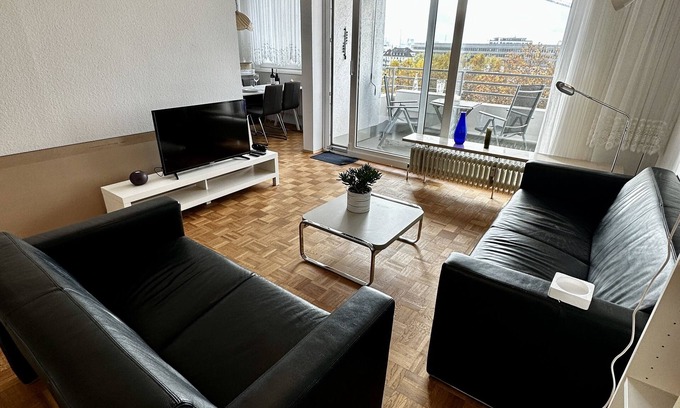 Oberkassel Apartment | Right at the Top in Oberkassel! NEW BATHROOM & KITCHEN!