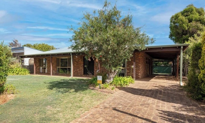 Dunsborough House | Ringtails, walk to town and beach