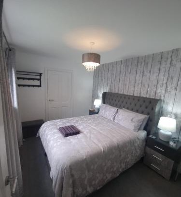 Gaeltacht Quarter Apartment | Rise at the Belfast Murals