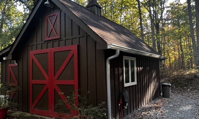 Trenton House | Rising Fawn Barn Guesthouse in the Woods on Lookout Mountain GA.