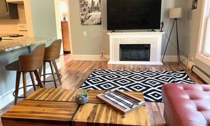 Green Bay Apartment | Ritchie’s Titletown Executive Suites: The Cattail Cabin