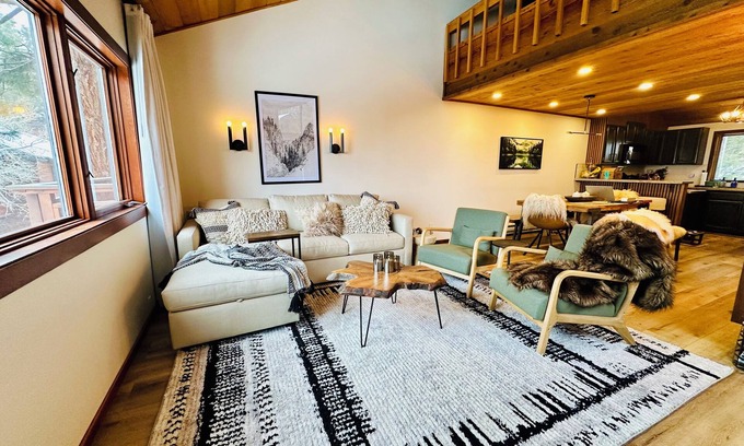 Mammoth Lakes House | Ritz on the Ridge. A Gem of a Stay & Guest Favorite!