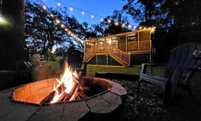 Webster Cabin | River Daze Cabin - A cozy cabin right on the river