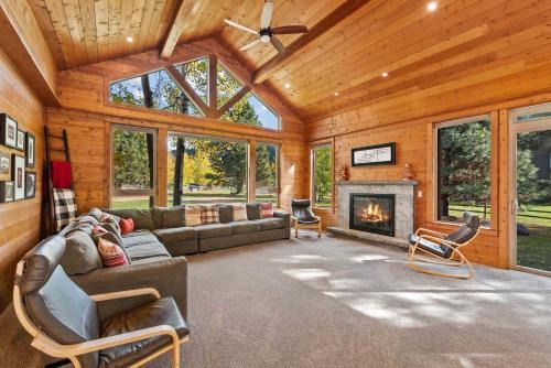 Leavenworth House | River Lodge in Plain - Alice Lodging