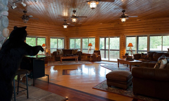 Lydia Cabin | River Lodge on the Pee Dee River - Sleeps 20 - Great for Large Groups - Free Golf!
