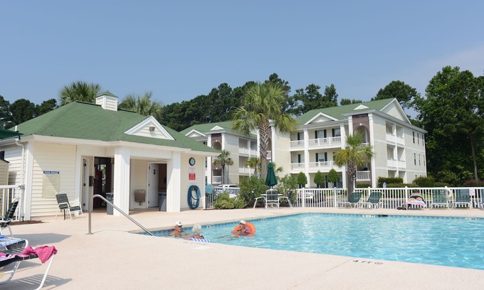 Carolina Forest Hotel | River Oaks Resort