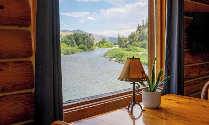 North Fork Hotel | River's Fork Lodge