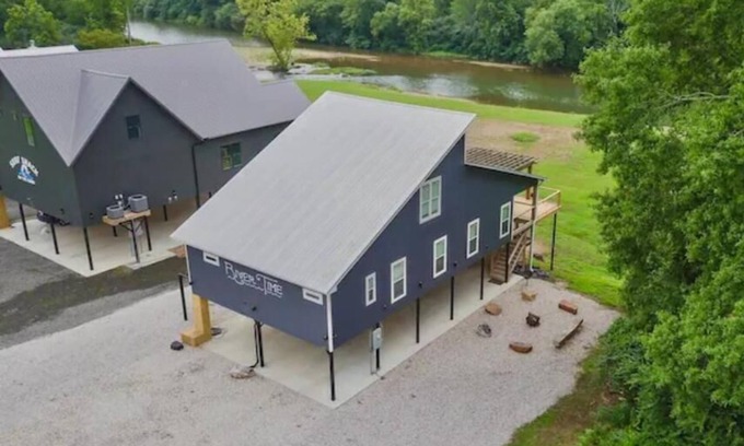 Glenwood Cabin | “RIVER TIME” on the CADDO RIVER! Outdoor Oasis!