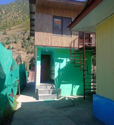 Gulmarg Apartment | River view homestay