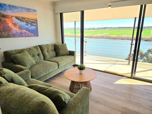 Seymour House | RiverBed Rise