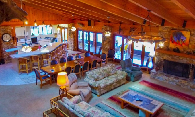 Astor Cabin | Riverbend Lodge- Special Discounts August/September 2025! BOOK NOW!