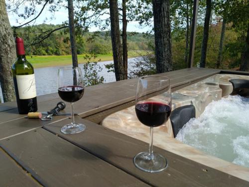 Crane Hill House | Riverbend Ranch for Family Fun on Smith Lake! Dogs welcome!