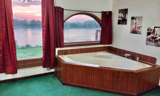 St. Joseph Cabin | Riverfront 2 bdrm Jacuzzi Cabin w/Sunset Balcony