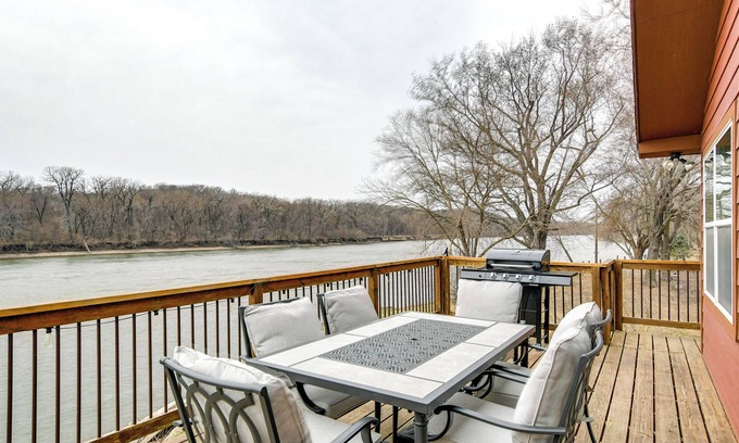 Pella Cabin | Riverfront Cabin Near Dtwn Pella w/Game Room!