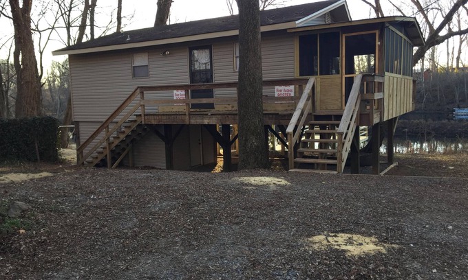 Wilburn Cabin | Riverfront Cabin on Exclusive Jon's Pocket!