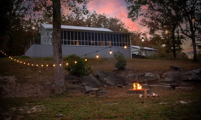 Mentone House | Riverfront Home with Hot Tub - Brushy Creek Lodge