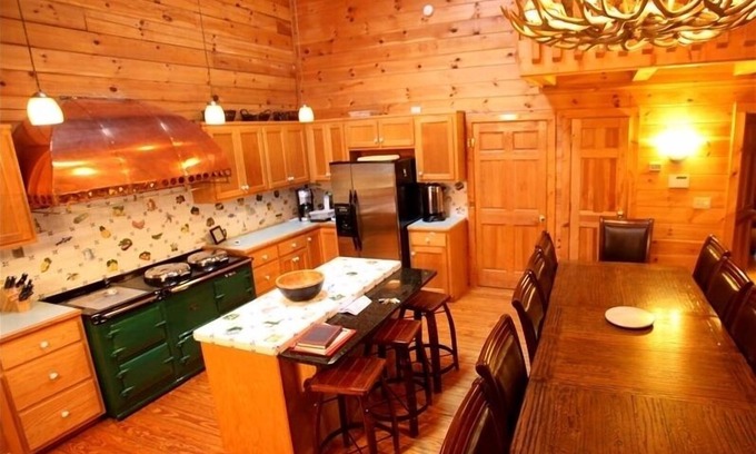Old Fort House | Riverfront Retreat w/Amazing Views! Fishing.Hiking.Deck.Gatherings/Weddings.WiFi