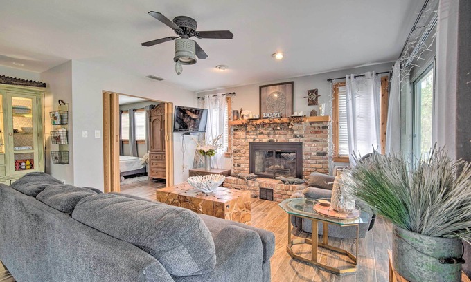 Bushnell Cabin | Riverfront Retreat w/Patio in Withlacoochee