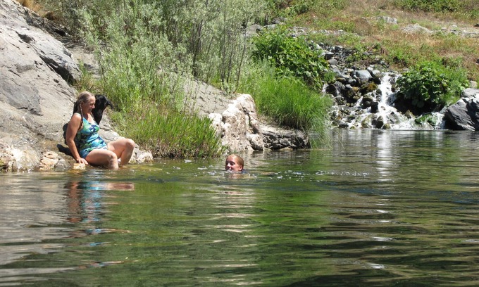 Orleans Cabin | Riverside cabin in the Klamath Mountains