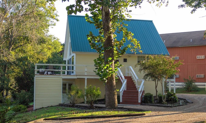 Norfork Ski Chalet | "Riverside Chalet" Walk-in Norfork River Access in Norfork, AR