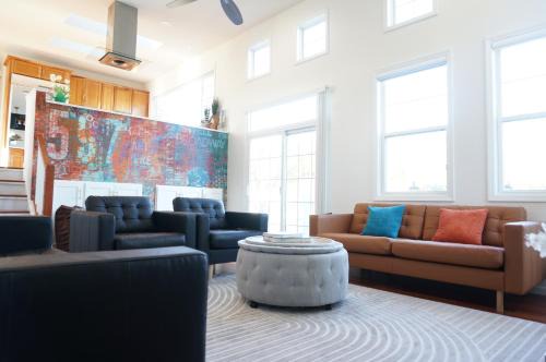 Saint Joseph House | Riverside Home Near Beaches, Pier, downtown