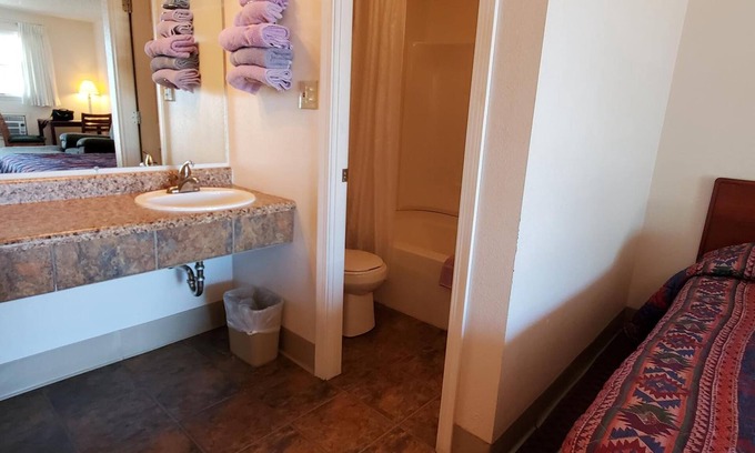 Glendive Hotel | Riverside Inn