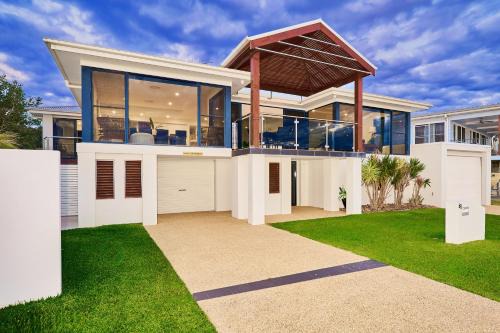Port Macquarie House | Riverside Luxury