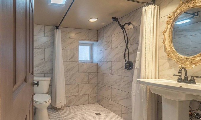 Livingston House | Riverside Paradise Awaits!