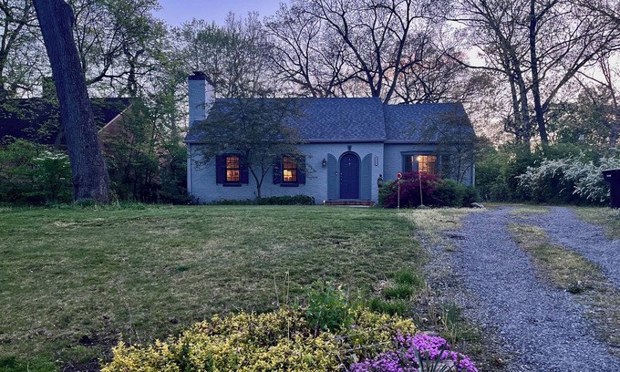 South Bend House | Riverside Retreat: cozy home in close proximity to Notre Dame! Sleeps 6!