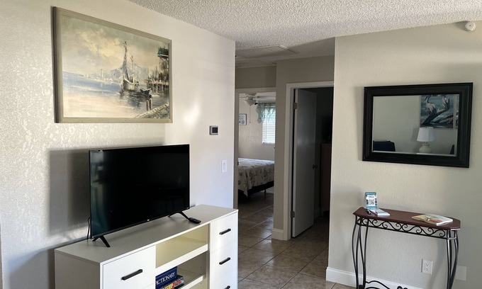 New Port Richey House | ❤️❤️RIVERSIDE RETREAT RIVERWALK FISHING🐠🐟HISTORIC DOWNTOWN-PETS WELCOME🐈🐩