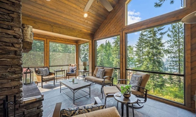 Coeur d'Alene Cabin | Riverside Retreat with Hot Tub & Garage – 10 Mins to Downtown CDA