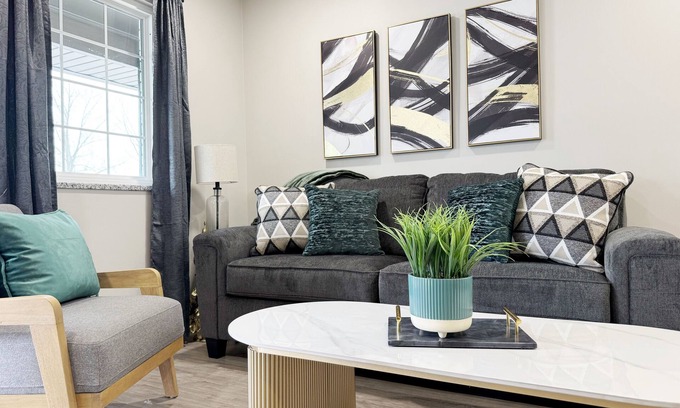 Newburgh Apartment | RiverStone Retreat E