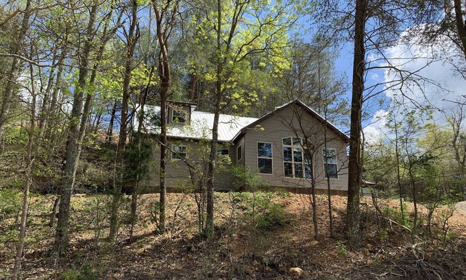 Cherokee House | RIVERTON LAKESIDE COTTAGE ON PICKWICK LAKE