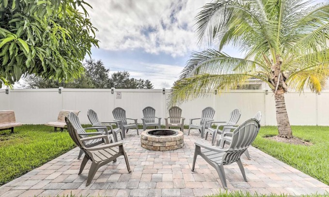 Riverview House | Riverview Abode with Large Backyard and Fire Pit!