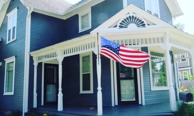 Niles House | Riverwalk Retreat on Main. Spacious updated Victorian Home in the heart of Niles