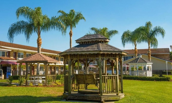 Downtown Zephyrhills Hotel | Roadstar Hotel Zephyrhills