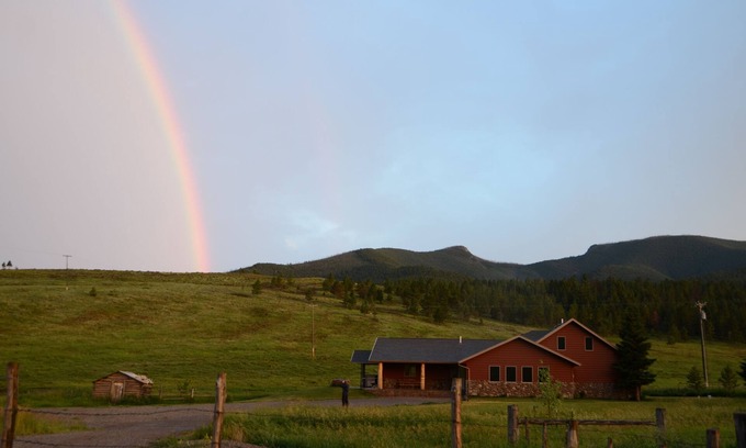 Moccasin House | Roam. Relax. Recharge.