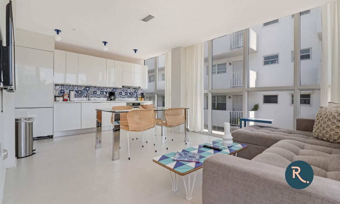 South Pointe Hotel | Roami at 250 Collins | 3 Bed Combo | Pool #29