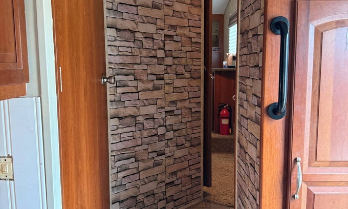 Mayo House | Robbins Nest 1 is a cozy RV with 1 bedroom in fantastic Mayo, FL.