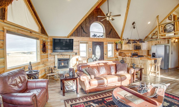 Roberts House | Roberts Home w/Western Decor & Mountain Views!